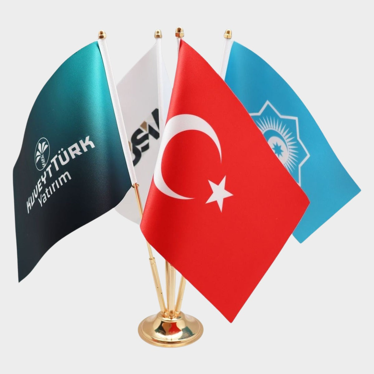 Logo Baskılı Dörtlü Masa Bayrağı, altın direkli, 15 × 22,5 cm bayrak, ağırlıklı kaide (1)