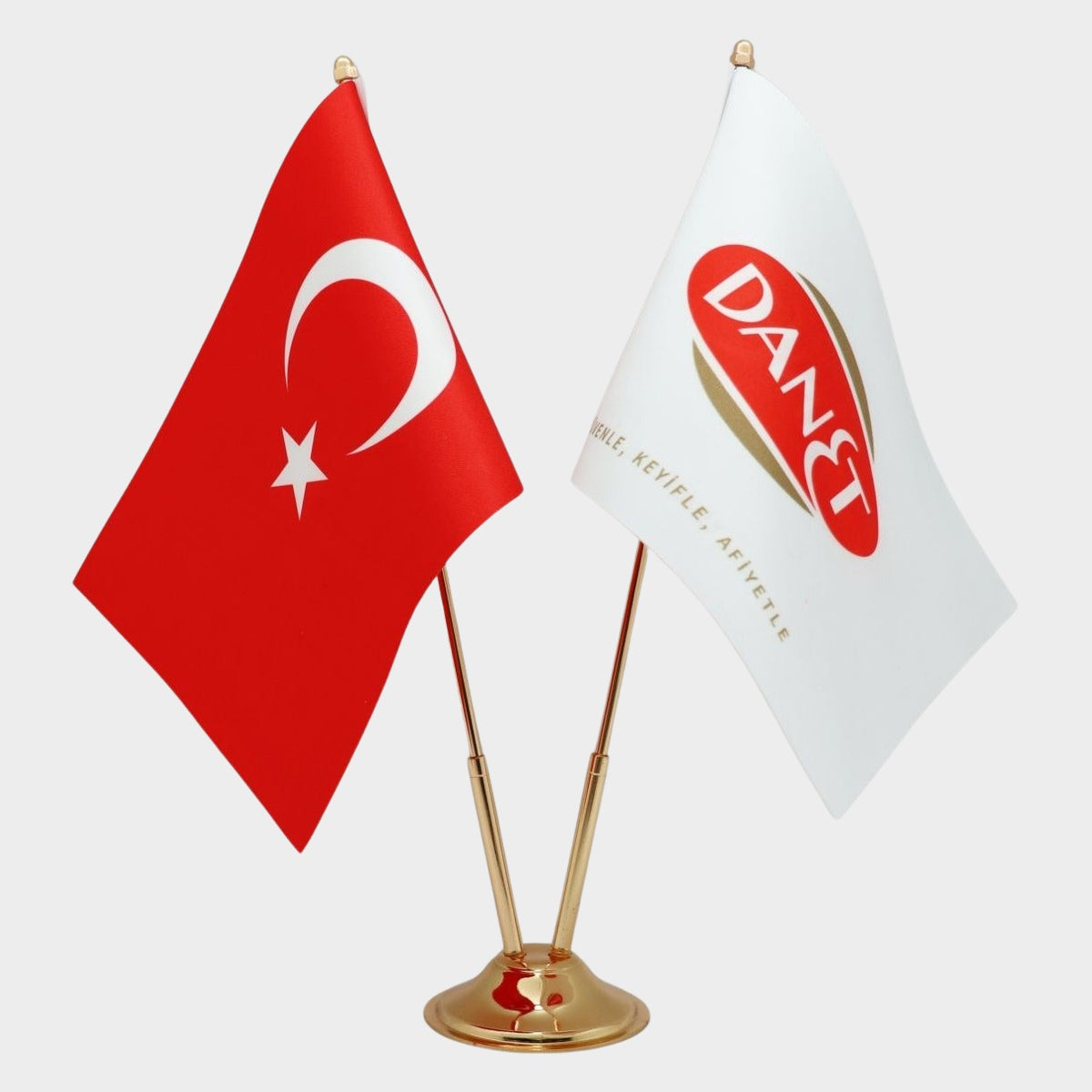 Logo Baskılı İkili Masa Bayrağı, altın direkli, 15 × 22,5 cm bayrak, ağırlıklı kaide (1)