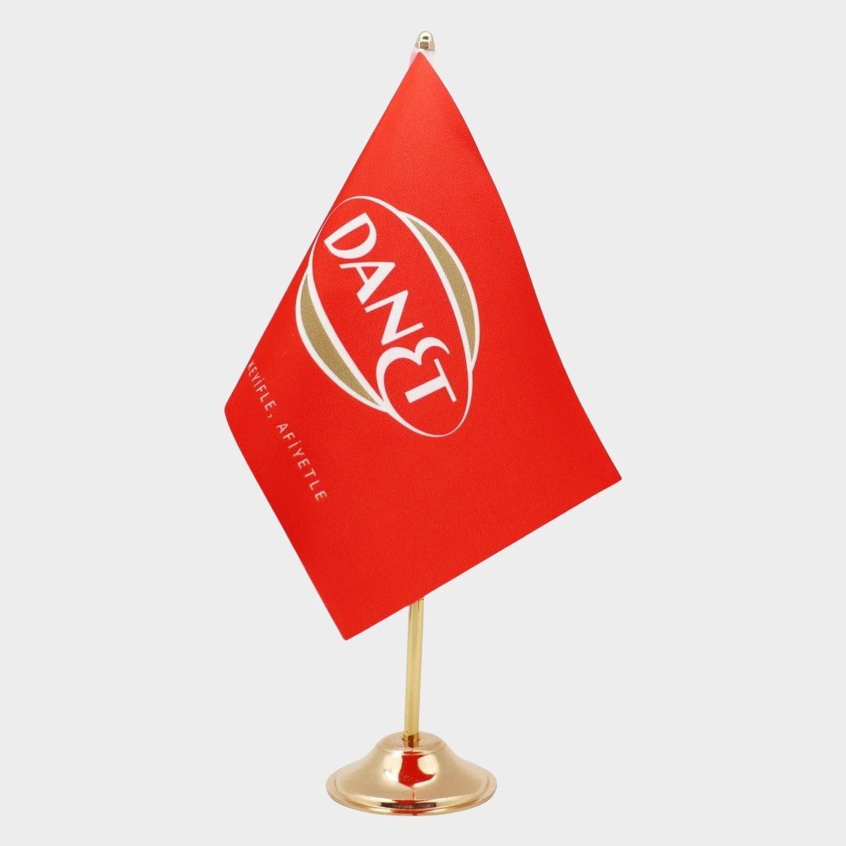 Logo Baskılı Tekli Masa Bayrağı, altın direkli, 15 × 22,5 cm bayrak, ağırlıklı kaide (1)