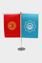 Logo Baskılı T Model Masa Bayrağı, krom direkli, 15 × 22,5 cm bayrak, ağırlıklı kaide (1)