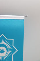 Logo Baskılı T Model Masa Bayrağı, krom direkli, 15 × 22,5 cm bayrak, ağırlıklı kaide (3)