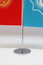 Logo Baskılı T Model Masa Bayrağı, krom direkli, 15 × 22,5 cm bayrak, ağırlıklı kaide (4)
