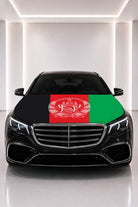 Afganistan bayraklı kaput bayrağı — siyah aracın kaputunda