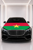 Burkina Faso bayraklı kaput bayrağı — siyah aracın kaputunda