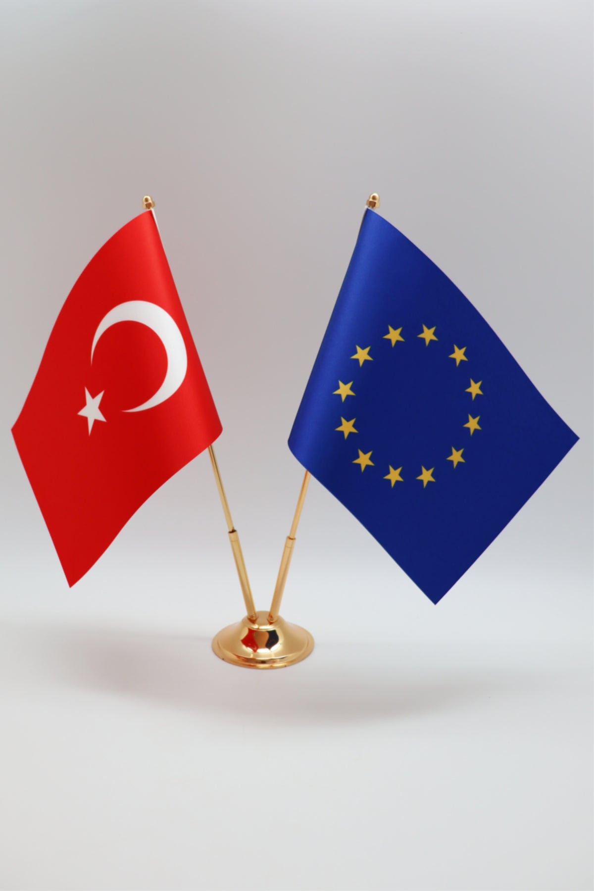 Birleşik Arap Emirlikleri Turkiye masa bayragi gold detay