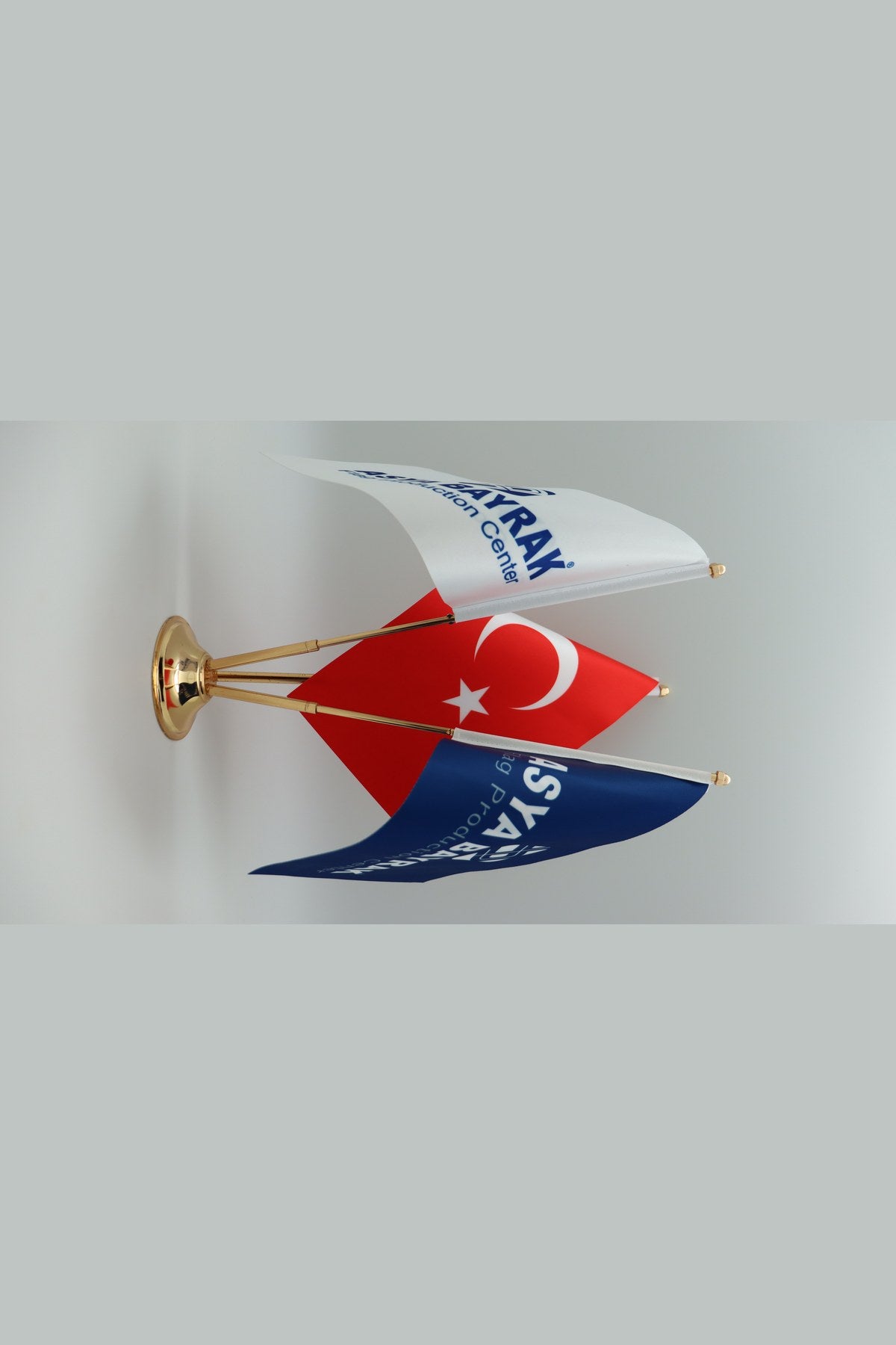Logo Baskılı Üçlü Masa Bayrağı, altın direkli, 15 × 22,5 cm bayrak, ağırlıklı kaide (6)